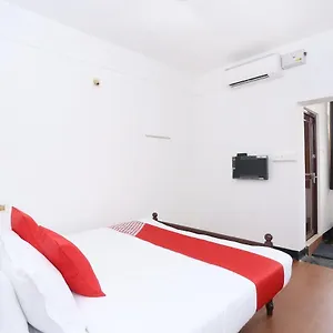 Oyo Flagship Kaveri Tourist 3* Guruvayur